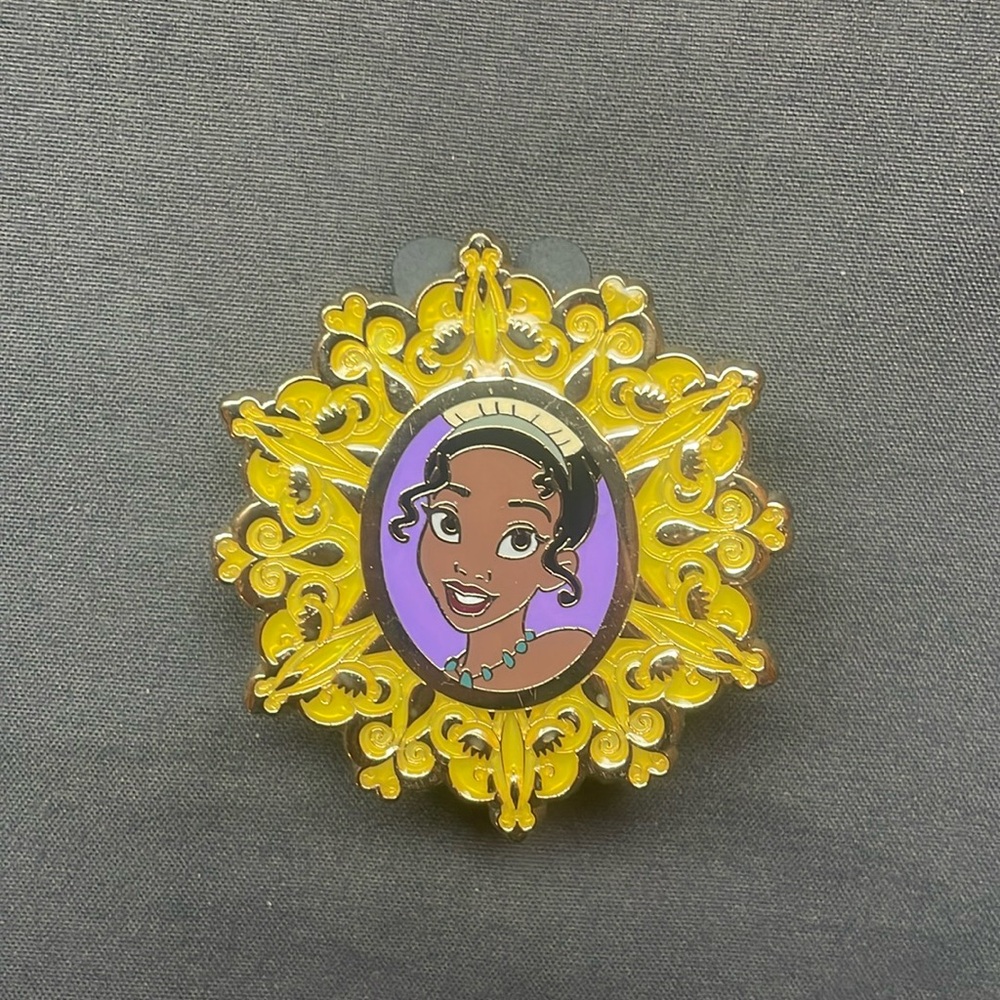 Season's Greetings Princess Snowflake Mystery Pin Set - Tiana